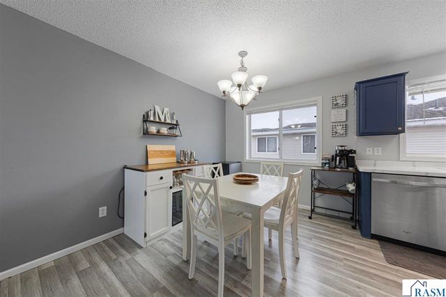 329 Tanager Path, Mankato, MN 56001