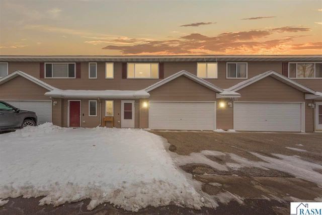 329 Tanager Path, Mankato, MN 56001