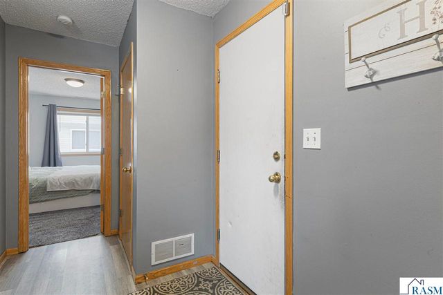 329 Tanager Path, Mankato, MN 56001