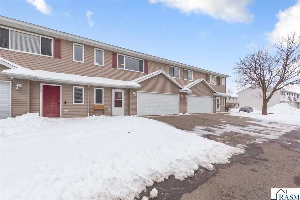 329 Tanager Path, Mankato, MN 56001