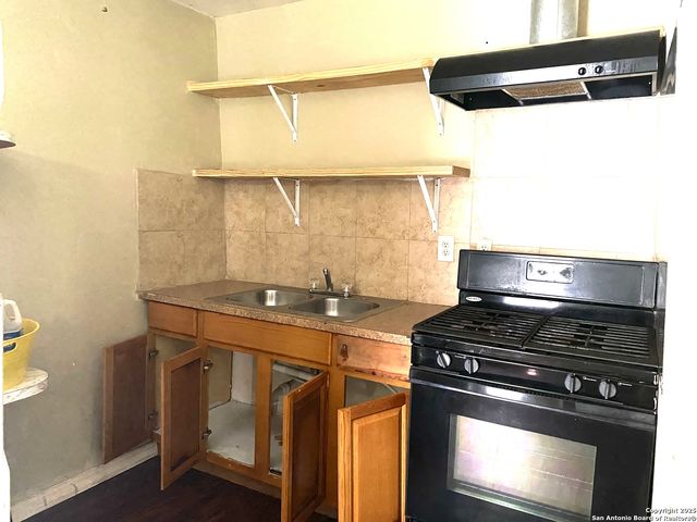 1538 Brighton, San Antonio, TX 78211