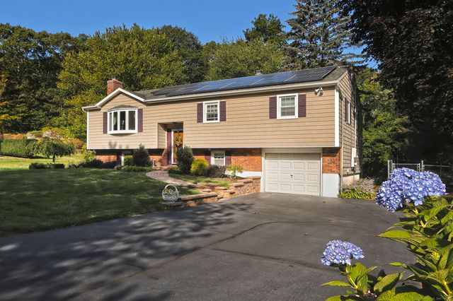 30 Lakeview Drive, Milford, CT 06460