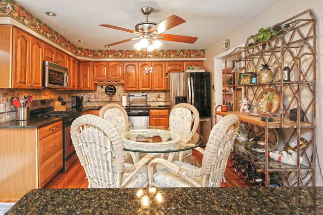 30 Lakeview Drive, Milford, CT 06460