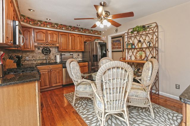 30 Lakeview Drive, Milford, CT 06460