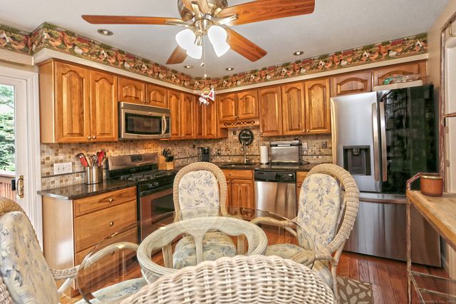 30 Lakeview Drive, Milford, CT 06460