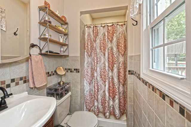 30 Lakeview Drive, Milford, CT 06460