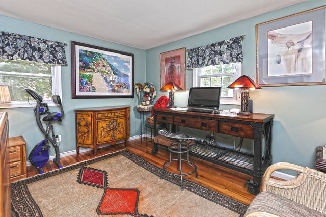 30 Lakeview Drive, Milford, CT 06460
