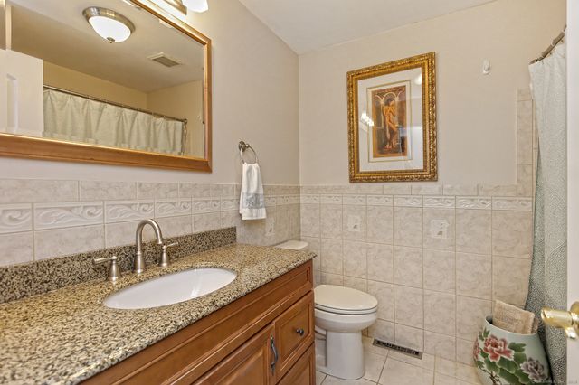 30 Lakeview Drive, Milford, CT 06460