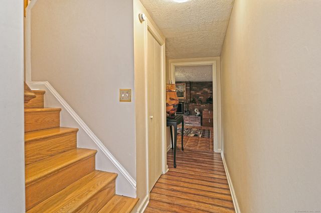30 Lakeview Drive, Milford, CT 06460