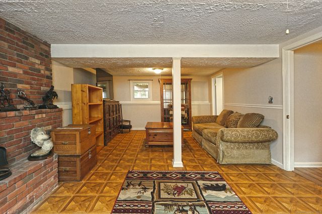 30 Lakeview Drive, Milford, CT 06460