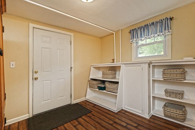 30 Lakeview Drive, Milford, CT 06460