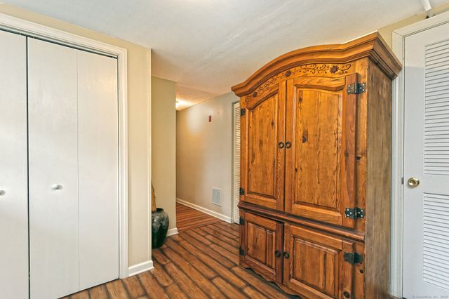 30 Lakeview Drive, Milford, CT 06460