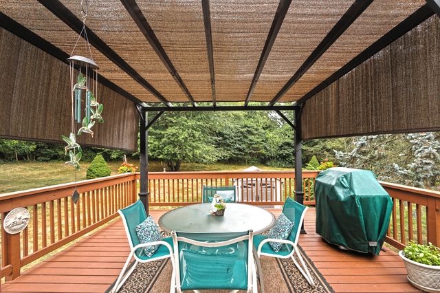 30 Lakeview Drive, Milford, CT 06460