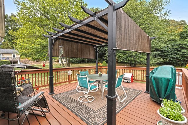 30 Lakeview Drive, Milford, CT 06460