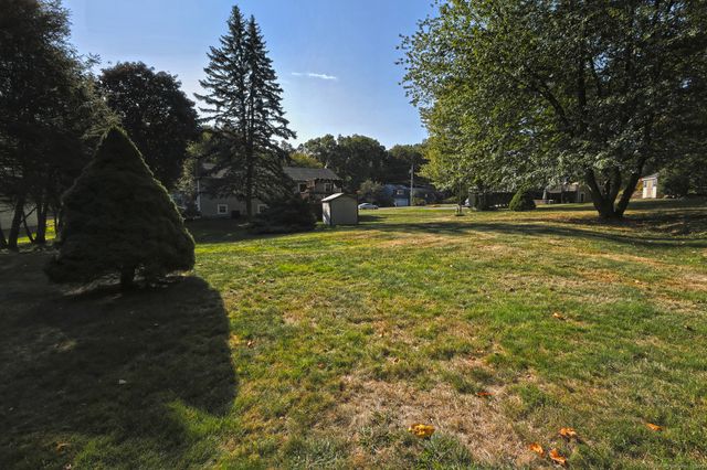 30 Lakeview Drive, Milford, CT 06460
