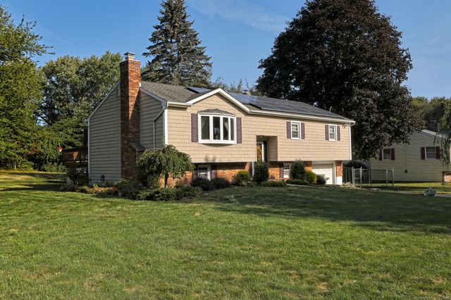 30 Lakeview Drive, Milford, CT 06460