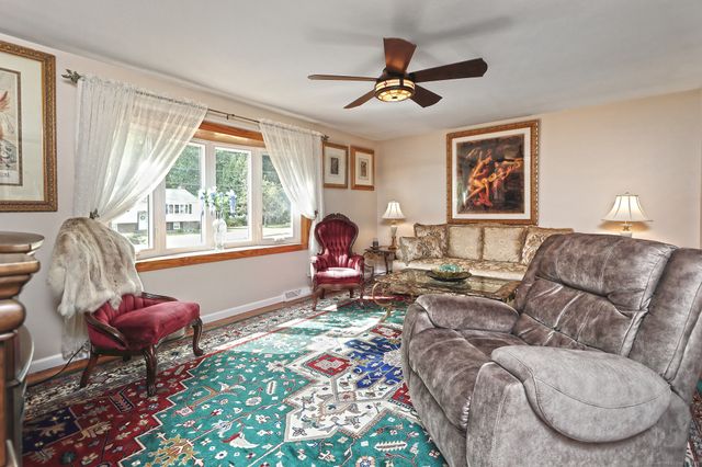 30 Lakeview Drive, Milford, CT 06460
