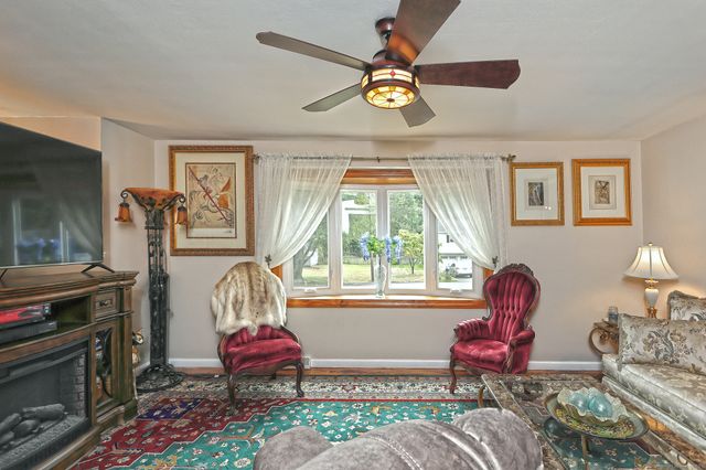 30 Lakeview Drive, Milford, CT 06460