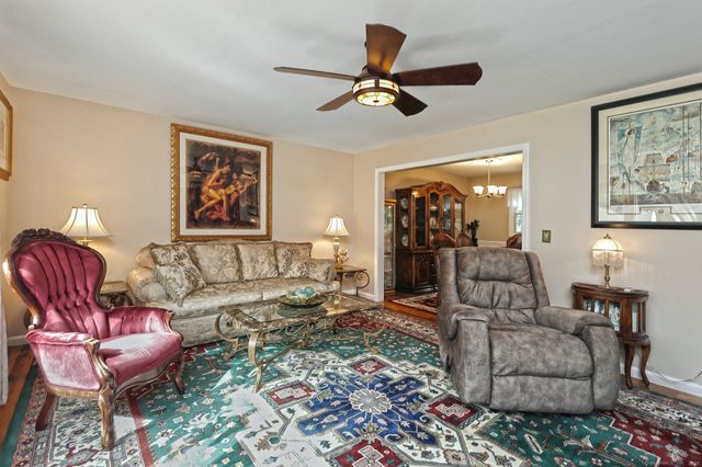 30 Lakeview Drive, Milford, CT 06460