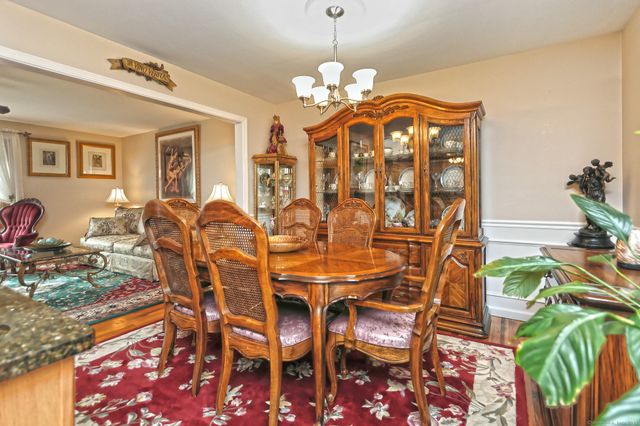 30 Lakeview Drive, Milford, CT 06460