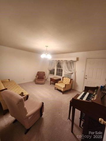 866 Oak Street, Troy, NC 27371