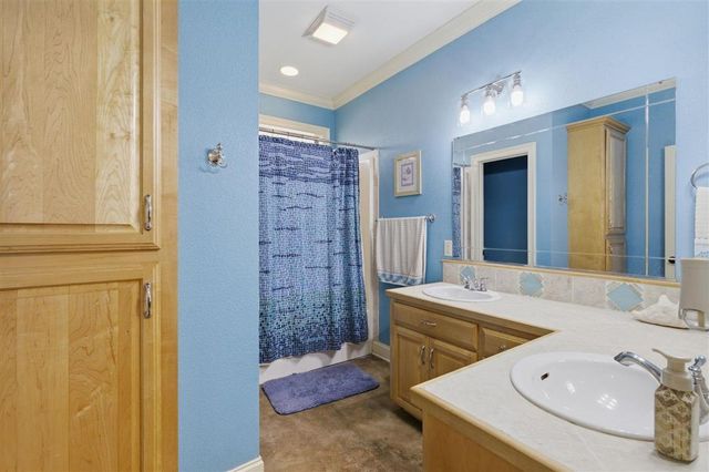 975 N Kade Ln, Lake Charles, LA 70605