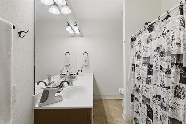 975 N Kade Ln, Lake Charles, LA 70605