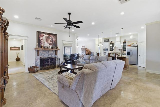 975 N Kade Ln, Lake Charles, LA 70605