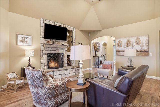 647 E Huntsville Place, Broken Arrow, OK 74011