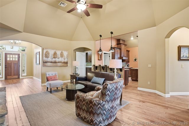 647 E Huntsville Place, Broken Arrow, OK 74011