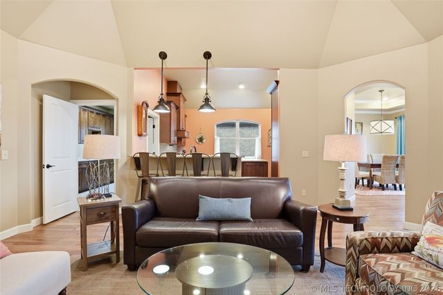 647 E Huntsville Place, Broken Arrow, OK 74011