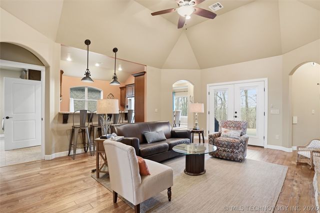 647 E Huntsville Place, Broken Arrow, OK 74011