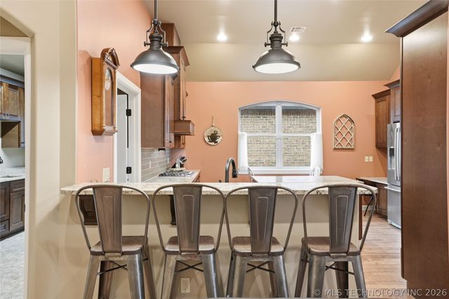 647 E Huntsville Place, Broken Arrow, OK 74011