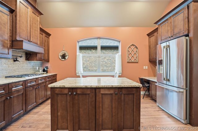 647 E Huntsville Place, Broken Arrow, OK 74011