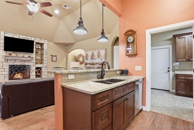 647 E Huntsville Place, Broken Arrow, OK 74011