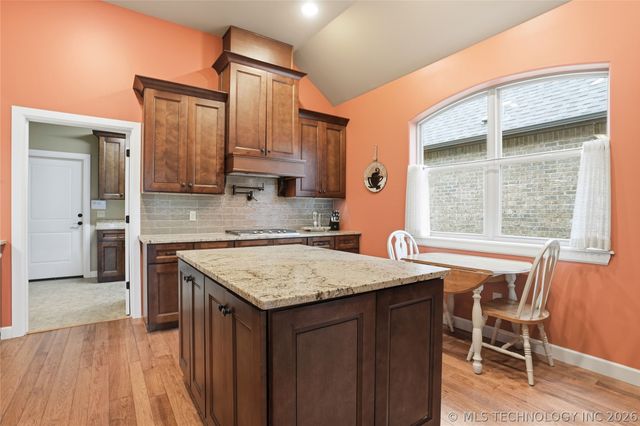 647 E Huntsville Place, Broken Arrow, OK 74011