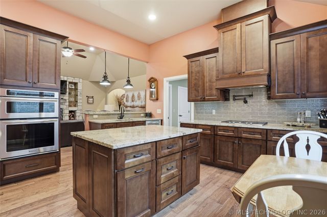 647 E Huntsville Place, Broken Arrow, OK 74011