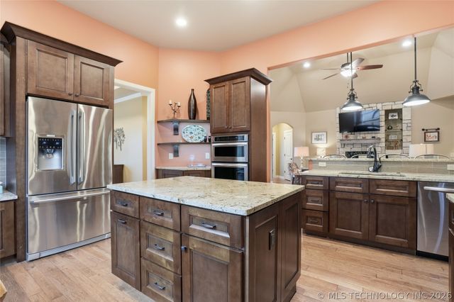 647 E Huntsville Place, Broken Arrow, OK 74011