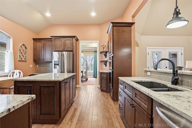 647 E Huntsville Place, Broken Arrow, OK 74011