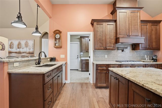 647 E Huntsville Place, Broken Arrow, OK 74011