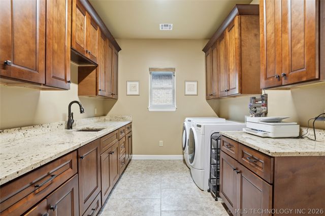 647 E Huntsville Place, Broken Arrow, OK 74011