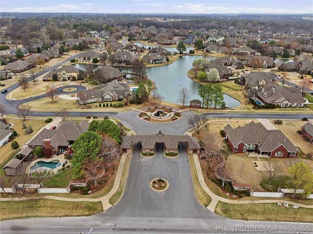 647 E Huntsville Place, Broken Arrow, OK 74011