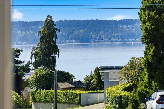 1273 S Jackson Avenue, Tacoma, WA 98465