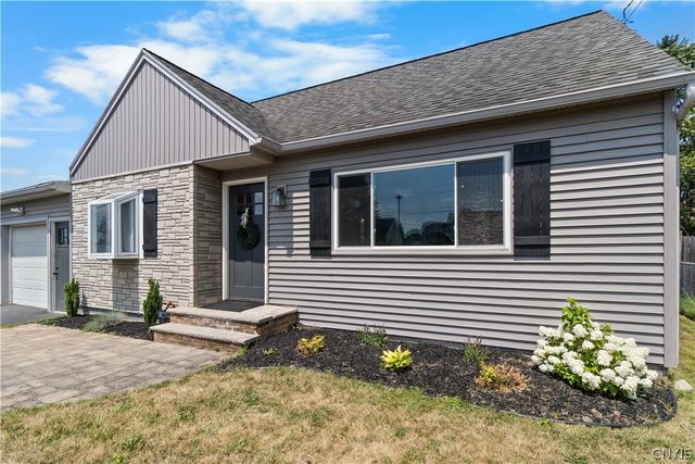 146 Dolshire Dr, Clay, NY 13212