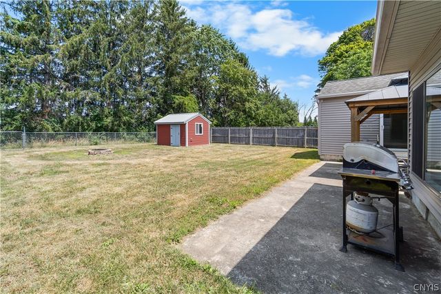 146 Dolshire Dr, Clay, NY 13212