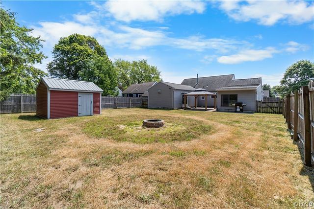 146 Dolshire Dr, Clay, NY 13212