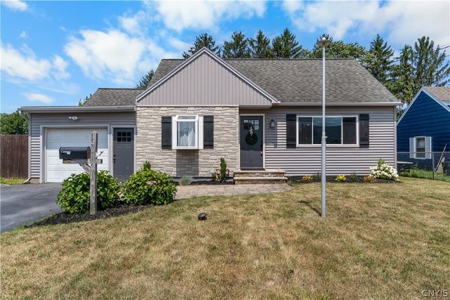 146 Dolshire Dr, Clay, NY 13212
