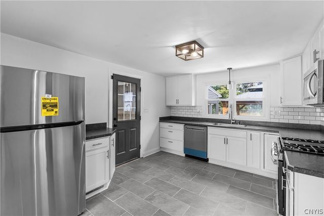 146 Dolshire Dr, Clay, NY 13212