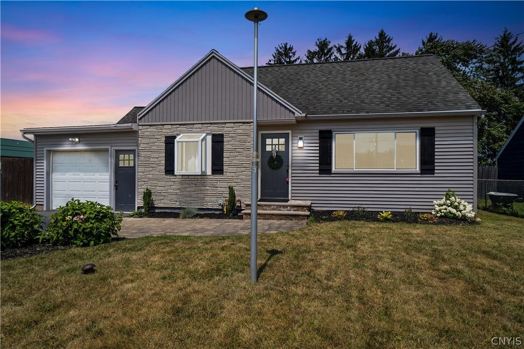 146 Dolshire Dr, Clay, NY 13212