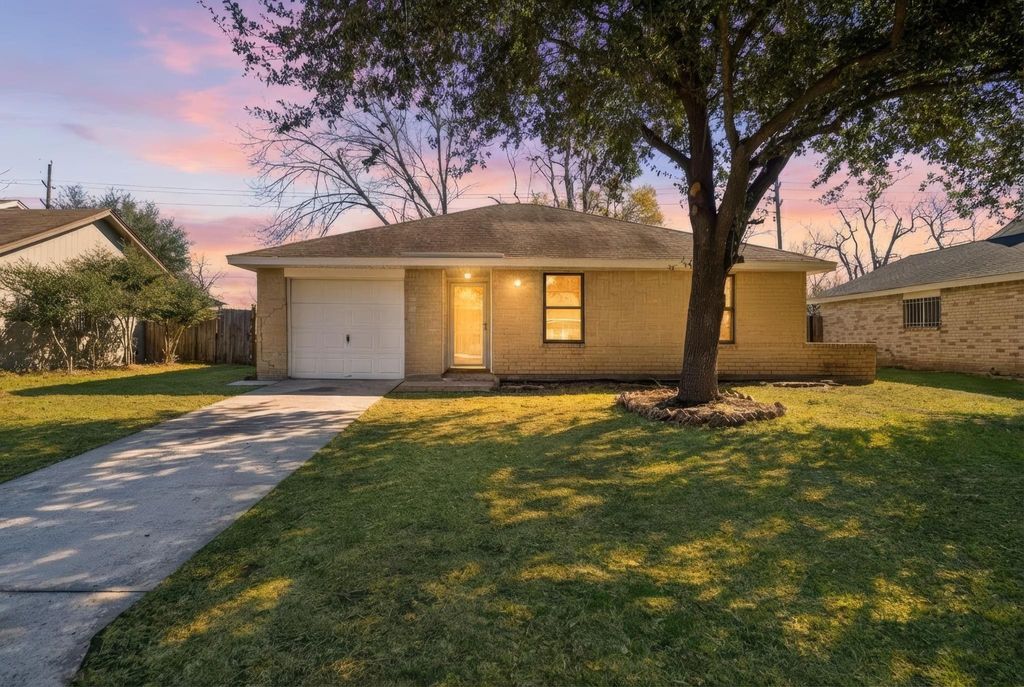 11618 Birch Run Lane, Houston, TX 77067